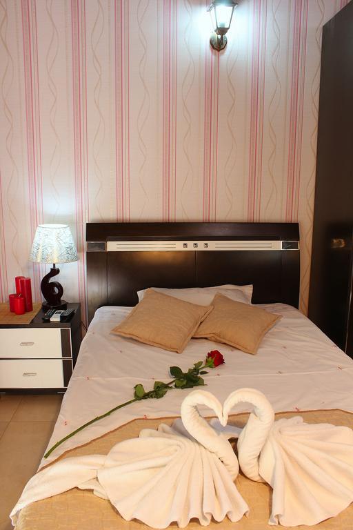 Roses Garden Hotel Tbilisi Quarto foto